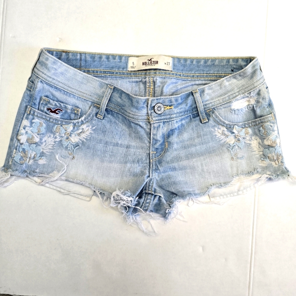 Hollister Denim Embroidered Flowers Shorts Size 5 W27